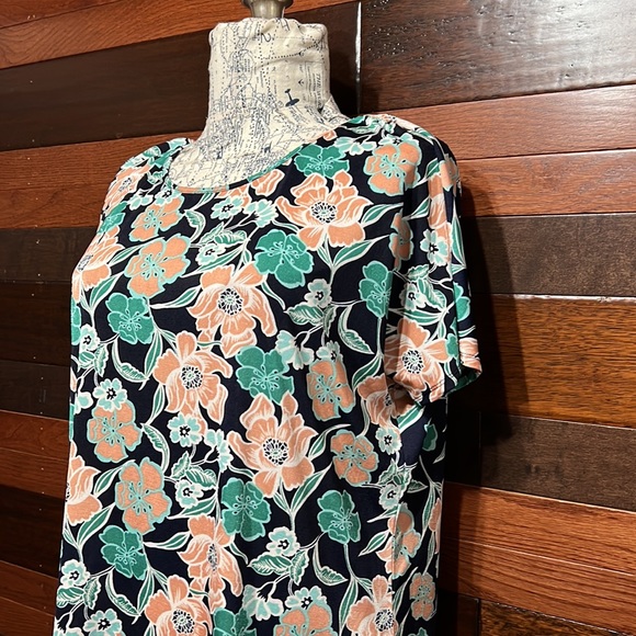 Jaclyn Smith Stretchy Scoop Neck Short Sleeve Metallic Floral Blouse Size XL - Picture 3 of 11